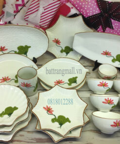 Bát đĩa Bát Tràng men kem vẽ hoa Sen hồng.
